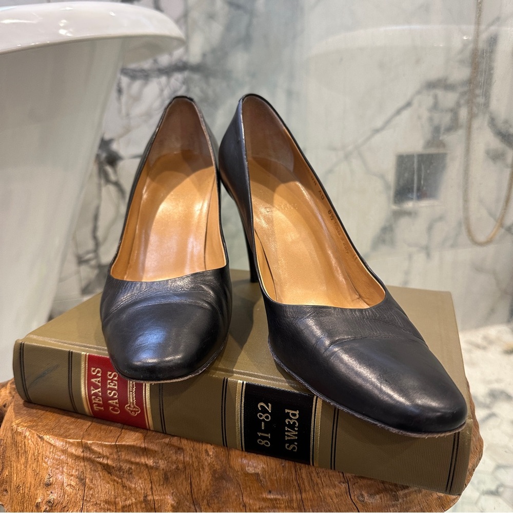 Bally | Sirena | 8.5 | Black Leather Classic Round Toe Pumps Heels - Picture 2 of 9